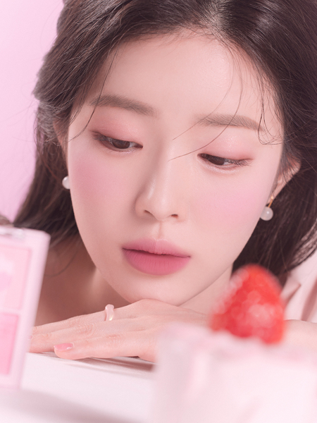 Палетка спрессованных румян в насыщенных ягодных оттенках Dasique Blending Mood Cheek #06 Berry Smoothie Палетка спрессованных румян в насыщенных ягодных оттенках Dasique Blending Mood Cheek #06 Berry Smoothie