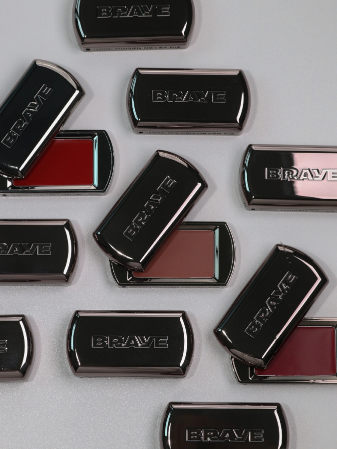 Многофункциональный кремовый оттеночный бальзам-слайдер для губ BRAYE Lipsleek Blur 04 Freeness