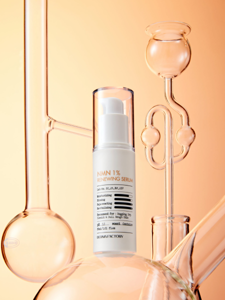 Восстанавливающая сыворотка для лица с ресвератролом Derma Factory NMN 1% Renewing Serum
