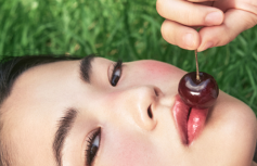 Оттеночное масло-плампер для губ TOCOBO Juicy Berry Plumping Lip Oil 03 Black Cherry