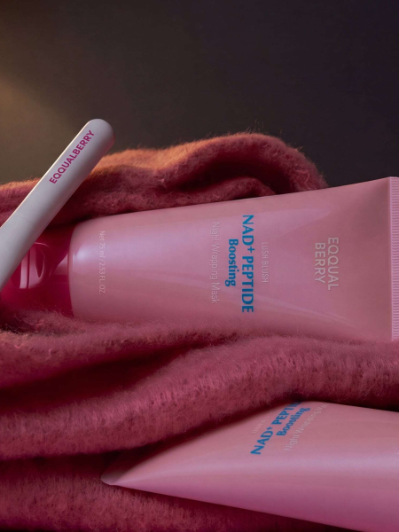 Разглаживающая маска-плёнка с пептидами EQQUALBERRY NAD+ Peptide Boosting Night Wrapping Mask