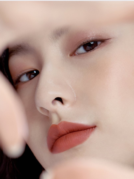 Помада для губ с полуматовым финишем INGA Powder Blur Lipstick Seoul 1990 Помада для губ с полуматовым финишем INGA Powder Blur Lipstick Seoul 1990