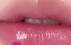 Лёгкий глянцевый пигмент в сиреневом оттенке rom&nd DEWY·FUL Water Tint 11 Lilac Cream