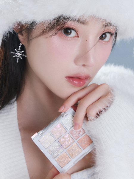 Палетка сияющих теней для век Dasique Shadow Palette #25 Holiday Snowball