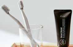 Глубокоочищающая зубная паста с древесным углём Esthetic House Dear.Dent Black Charcoal Toothpaste