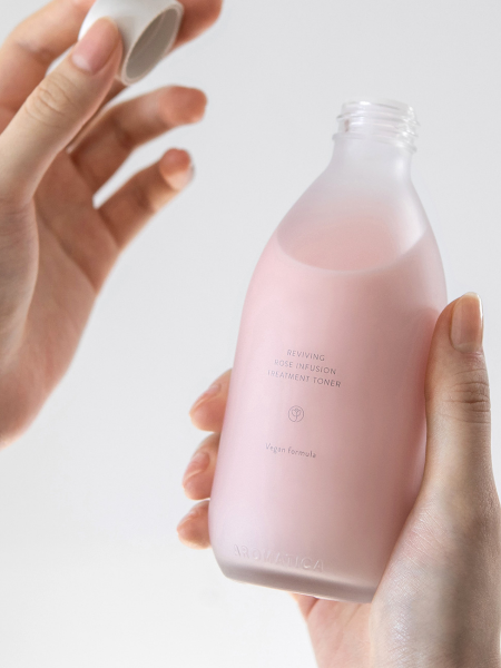 Увлажняющий тонер с розой Aromatica Reviving Rose Infusion Treatment Toner Увлажняющий тонер с розой Aromatica Reviving Rose Infusion Treatment Toner