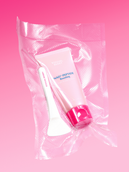 Разглаживающая маска-плёнка с пептидами EQQUALBERRY NAD+ Peptide Boosting Night Wrapping Mask