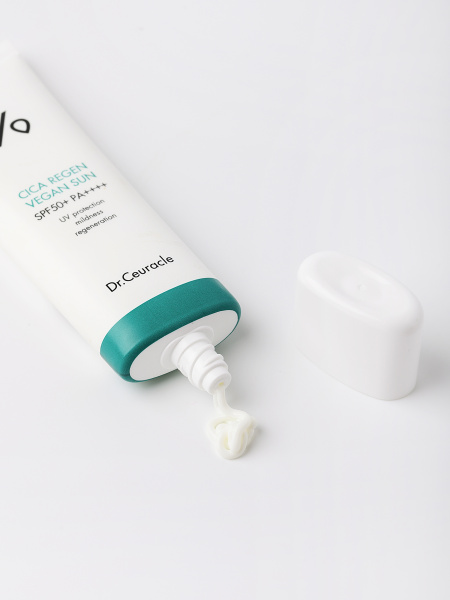 Солнцезащитный веганский крем с центеллой Dr.Ceuracle Cica Regen Vegan Sun SPF 50+ PA++++