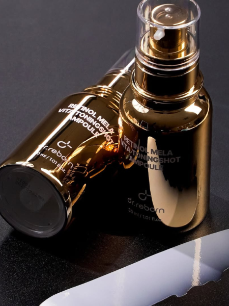 Антиоксидантная сыворотка с комплексом витаминов и спикулами DR.REBORN Retinol Mela Vita Toningshot Ampoule