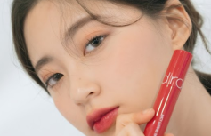 Сочный глянцевый тинт для губ с фруктовым оттенком инжира rom&nd Juicy Lasting Tint 06 FigFig