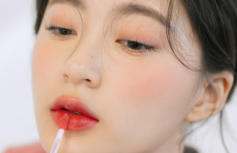 Сочный глянцевый тинт для губ с коралловым оттенком личи rom&nd Juicy Lasting Tint 09 Litchi Coral