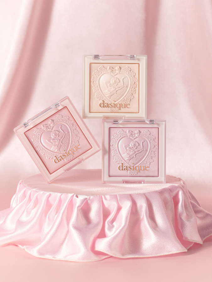 Сияющая пудра для лица в розовом оттенке Dasique Luxe Glow Highlighter #02 Pink Light