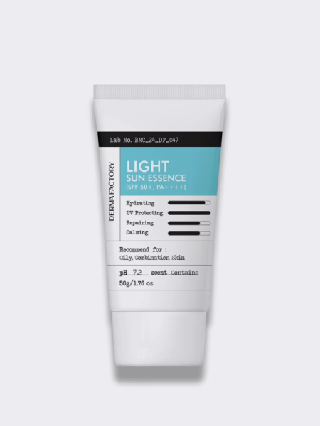 Лёгкая успокаивающая солнцезащитная эссенция Derma Factory Light Sun Essence SPF 50+ PA++++ Лёгкая успокаивающая солнцезащитная эссенция Derma Factory Light Sun Essence SPF 50+ PA++++
