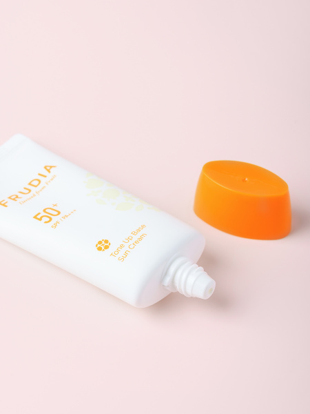 Солнцезащитная крем-основа FRUDIA Tone Up Base Sun Cream SPF50+/PA+++ Солнцезащитная крем-основа FRUDIA Tone Up Base Sun Cream SPF50+/PA+++