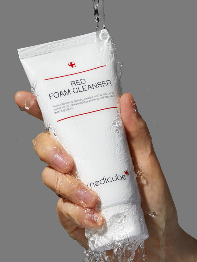Противовоспалительная пенка для умывания с салициловой кислотой Medicube Red Foam Cleanser