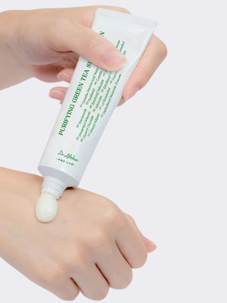 Успокаивающий солнцезащитный крем с растительными экстрактами Dr.Althea Purifying Green Tea Sunscreen SPF50+PA++++ Успокаивающий солнцезащитный крем с растительными экстрактами Dr.Althea Purifying Green Tea Sunscreen SPF50+PA++++