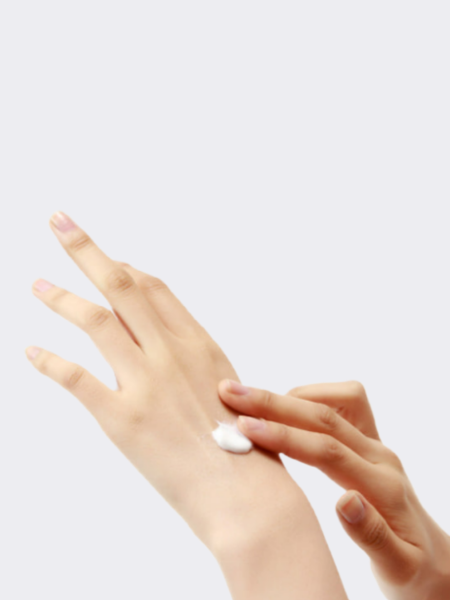 Питательный крем для рук с маслом ши и пудровым ароматом The Saem Perfumed Hand Shea Butter Soft Powder