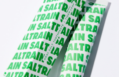 Успокаивающая зубная паста с серой солью и экстрактом центеллы MAXI SALTRAIN Tiger Leaf Toothpaste