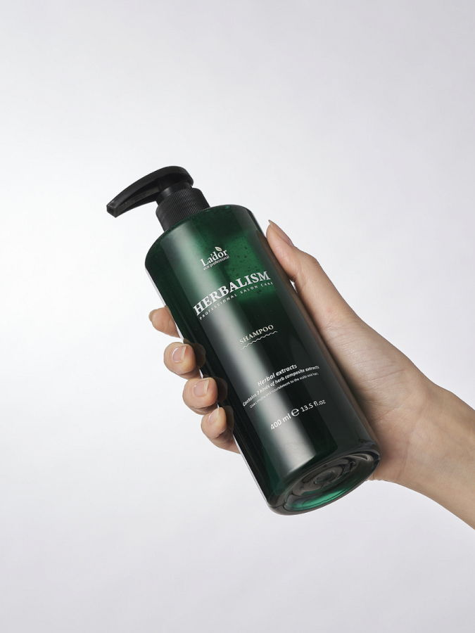 Тонизирующий шампунь с травяными экстрактами La’dor Herbalism Shampoo