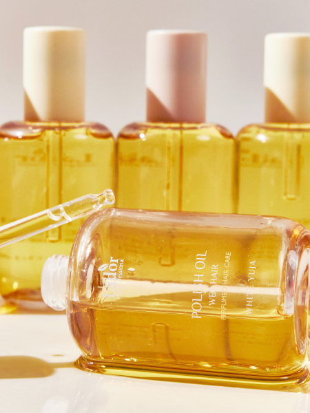 Разглаживающее парфюмированное масло для волос с цитрусовым ароматом La’dor Polish Oil White Yuja Разглаживающее парфюмированное масло для волос с цитрусовым ароматом La’dor Polish Oil White Yuja