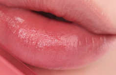 Лёгкий глянцевый пигмент в оттенке розовых лепестков rom&nd DEWY·FUL Water Tint 03 If Rose