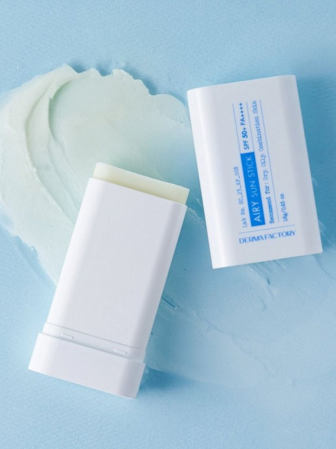 Лёгкий солнцезащитный стик для лица Derma Factory Airy Sun Stick SPF50+ PA++++