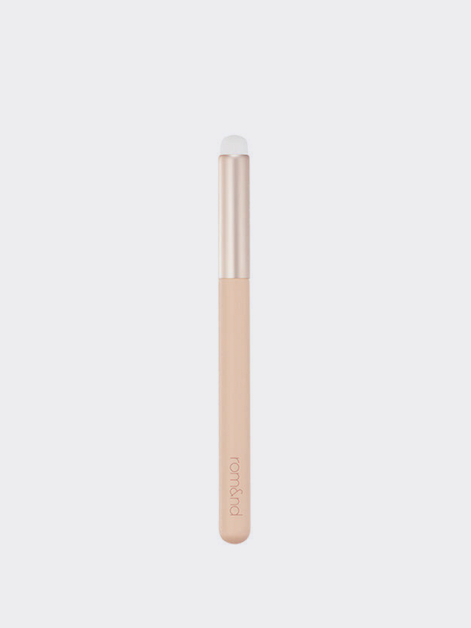 Кисть для макияжа губ rom&nd Lip Smudging Brush