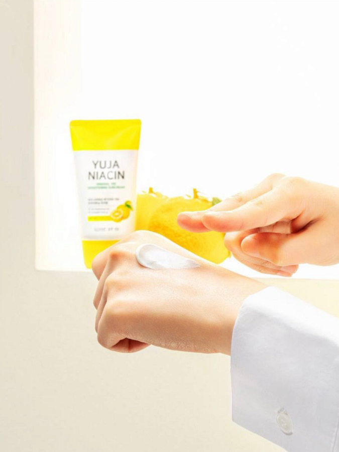 Солнцезащитный крем с экстрактом юдзу Some By Mi Yuja Niacin Mineral 100 Brightening Suncream SPF50+/PA++++