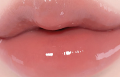Лёгкий глянцевый блеск для губ fwee 3D Voluming Gloss A06 Scotch 30%
