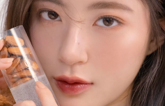 Сочный глянцевый тинт для губ с оттенком миндаля и розы rom&nd Juicy Lasting Tint 19 Almond Rose