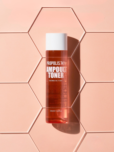 Питательный ампульный тонер красным прополисом Derma Factory Propolis 74% Ampoule Toner