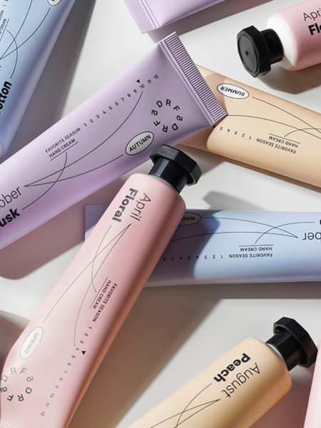 Парфюмированный крем для рук с маслом ши и ароматом хлопка DR.F5 Favourite Season Hand Cream December Cotton Парфюмированный крем для рук с маслом ши и ароматом хлопка DR.F5 Favourite Season Hand Cream December Cotton