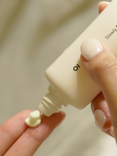 Солнцезащитный флюид для лица с антиоксидантами Slosophy Slowly Sun Serum SPF50+PA++++ Солнцезащитный флюид для лица с антиоксидантами Slosophy Slowly Sun Serum SPF50+PA++++