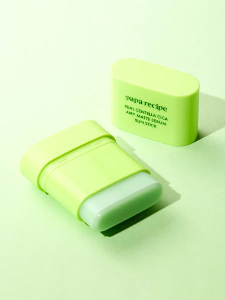 Себорегулирующий солнцезащитный стик с экстрактом центеллы Papa Recipe Real Centella Cica Airy Matte Sebum Sun Stick SPF50+ PA++++ Себорегулирующий солнцезащитный стик с экстрактом центеллы Papa Recipe Real Centella Cica Airy Matte Sebum Sun Stick SPF50+ PA++++
