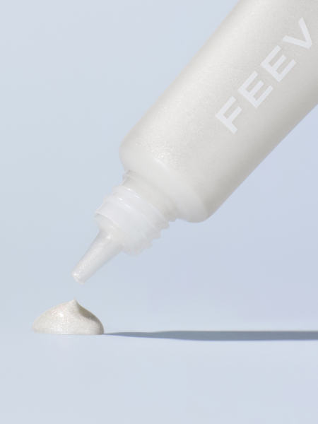 Сияющая сыворотка-хайлайтер в холодном оттенке FEEV Hyper-Fit Shimmering Serum Peach Fairy