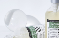Успокаивающий гель для душа с ниацинамидом Derma Factory Niacinamide 10% Body Wash