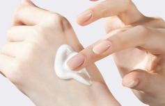 Увлажняющий крем для сияния кожи лица с керамидами Biodance Skin-Glow Essence Cream