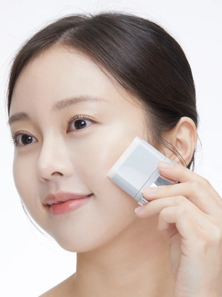 Многофункциональный разглаживающий бальзам-стик с ПДРН VT PDRN Essence Stick Balm