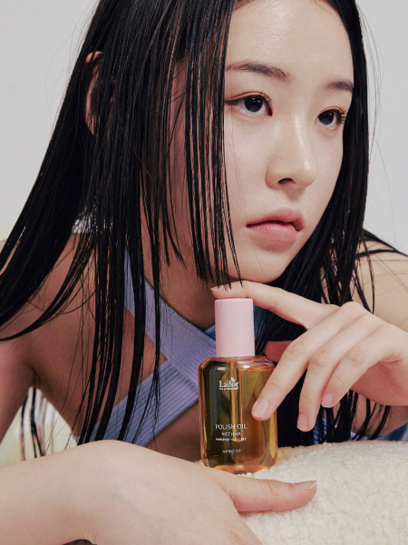 Разглаживающее парфюмированное масло для волос с цитрусовым ароматом La’dor Polish Oil White Yuja Разглаживающее парфюмированное масло для волос с цитрусовым ароматом La’dor Polish Oil White Yuja