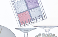 Многофункциональная палетка-хайлайтер Huemi Multi-Use Glow On Palette №01 Full Glam