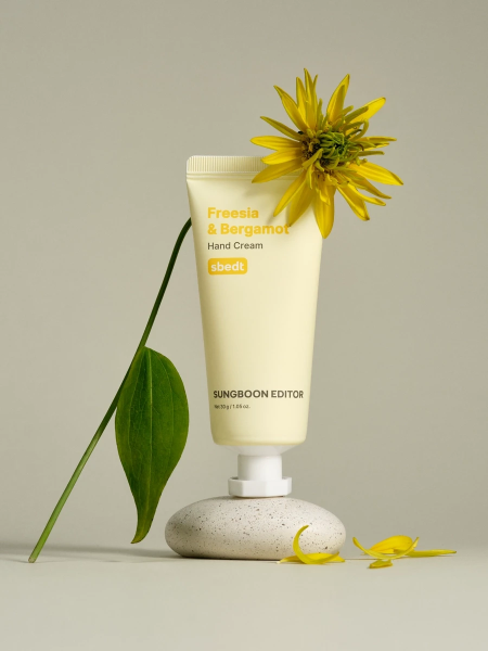 Увлажняющий крем для рук с ароматом фрезии и бергамота Sungboon Editor Freesia & Bergamot Handcream