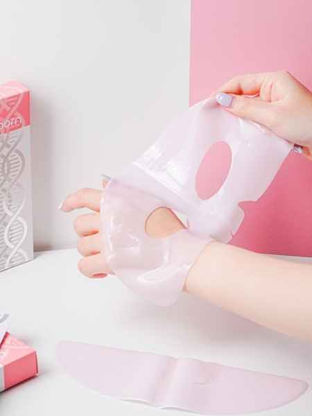 Осветляющая гидрогелевая маска экзосомами и бисабололом DR.REBORN Exosome Collagen Mask Pack Pink