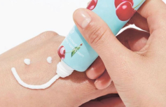 Крем для рук с вишней FRUDIA Squeeze Therapy Cherry Hand Cream