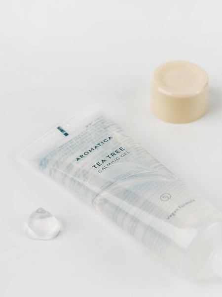 МИНИ Противовоспалительный гель для лица и тела с чайным деревом AROMATICA Tea Tree Calming Gel