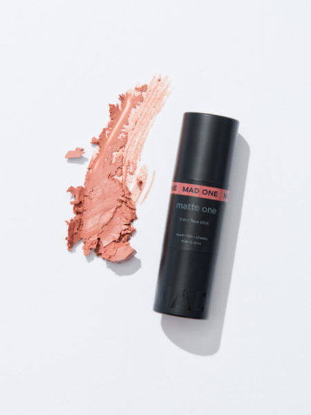 Мультифункциональный стик для макияжа в персиковом оттенке MAD ONE 3-in-1 Face Stick Eyes + Lips + Cheeks Soft Peach