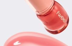 Лёгкий глянцевый блеск для губ fwee 3D Voluming Gloss A01 Vanilla 30%