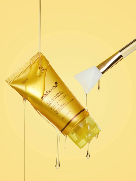 Осветляющая ночная маска-плёнка с ретинолом и витамином С Medicube Kojic Acid Turmeric Night Wrapping Mask