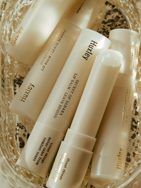 Увлажняющий бальзам для губ с маслом опунции Huxley Lip Balm Leave Behind 1 Moroccan Linen Увлажняющий бальзам для губ с маслом опунции Huxley Lip Balm Leave Behind 1 Moroccan Linen