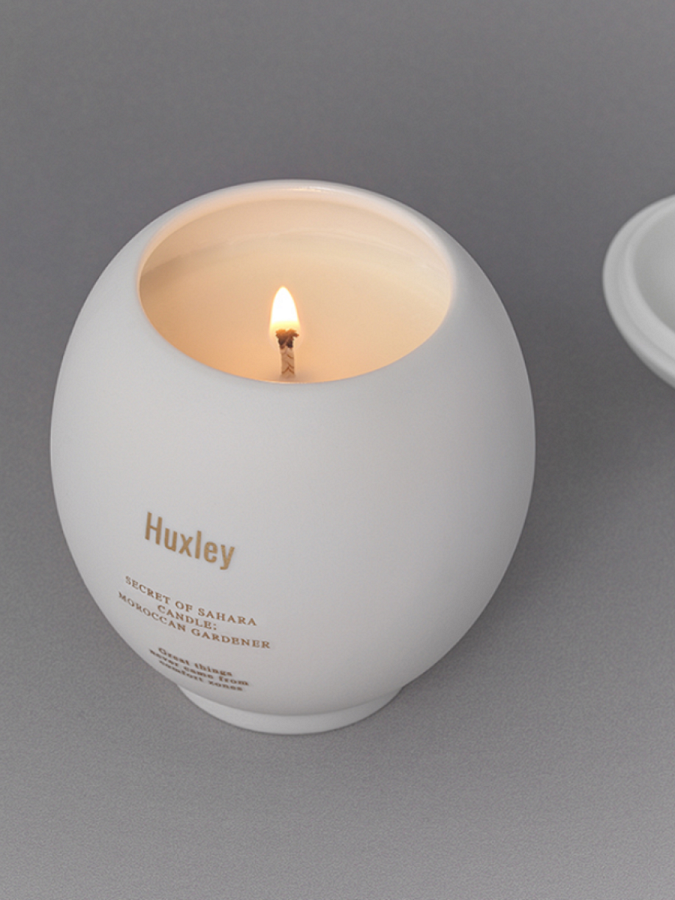 Ароматическая свеча для дома с ароматом марокканского сада Huxley Candle Moroccan Gardener