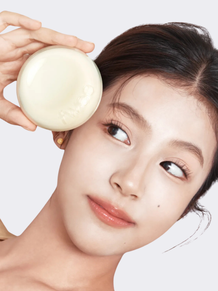 Насыщенный тональный кушон fwee Cushion Egg-fit Cover 03 Natural Насыщенный тональный кушон fwee Cushion Egg-fit Cover 03 Natural